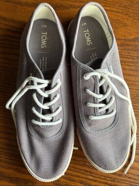 TOMS Women's Gray Canvas Lace-Up Sneakers with White Laces